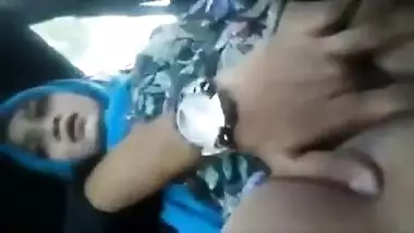 Desi teacher Bhabhi pussy fingering in car by bf moaning