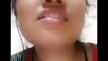 Big melons girlfriend topless viral video call