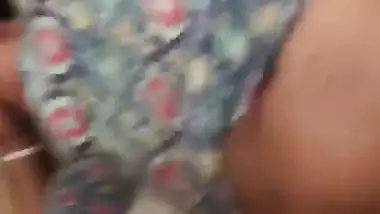 Padosi gori bhabhi ki chut me mera lund