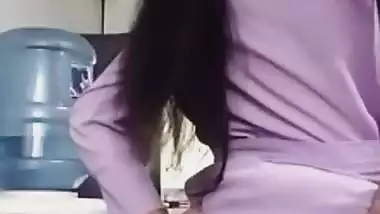 Srilankan girl showing boobs and ass in tuition class