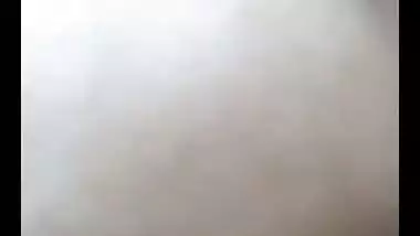 Cute bhabhi in affair with Facebook friend and nude call