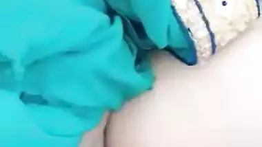 Slave Devar enjoys his Bhabhi’s Indian pussy licking