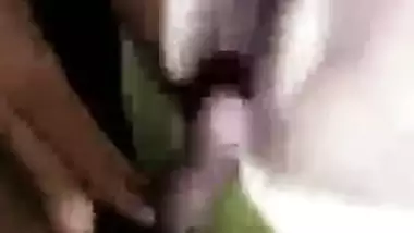 Fucking Desi maid MMS sex video discharged by her abode owner