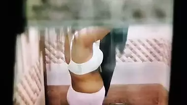 Neighbor peeps bhabhi bathing through window