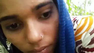Pakistani guy enjoys outdoor sex with a sexy desi girl