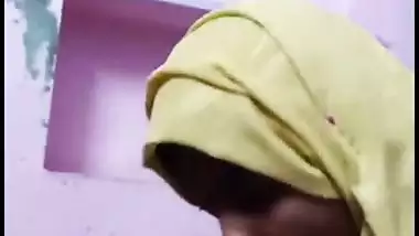 Hijabi girl records her nude MMS, sucking stepbrother’s dick