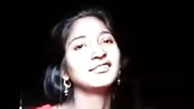 Cute desi GF showing boobs on video call