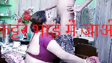 Sexy Desi XXX babe gets her virgin pussy hard fucked MMS