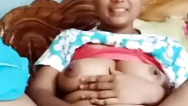 Chubby bhabhi fingering cunt in horny mood viral MMS