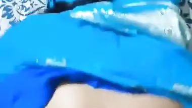 Desi chudai of Bhabhi lying on bed in blue saree