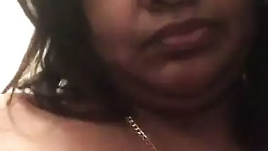 Big boobs Indian aunty Boob play MMS
