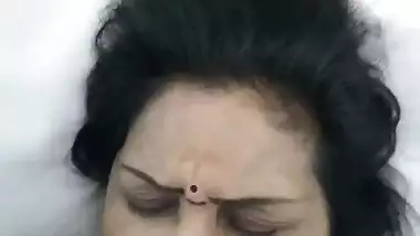 Wife mouth fucking during honeymoon in hotel room